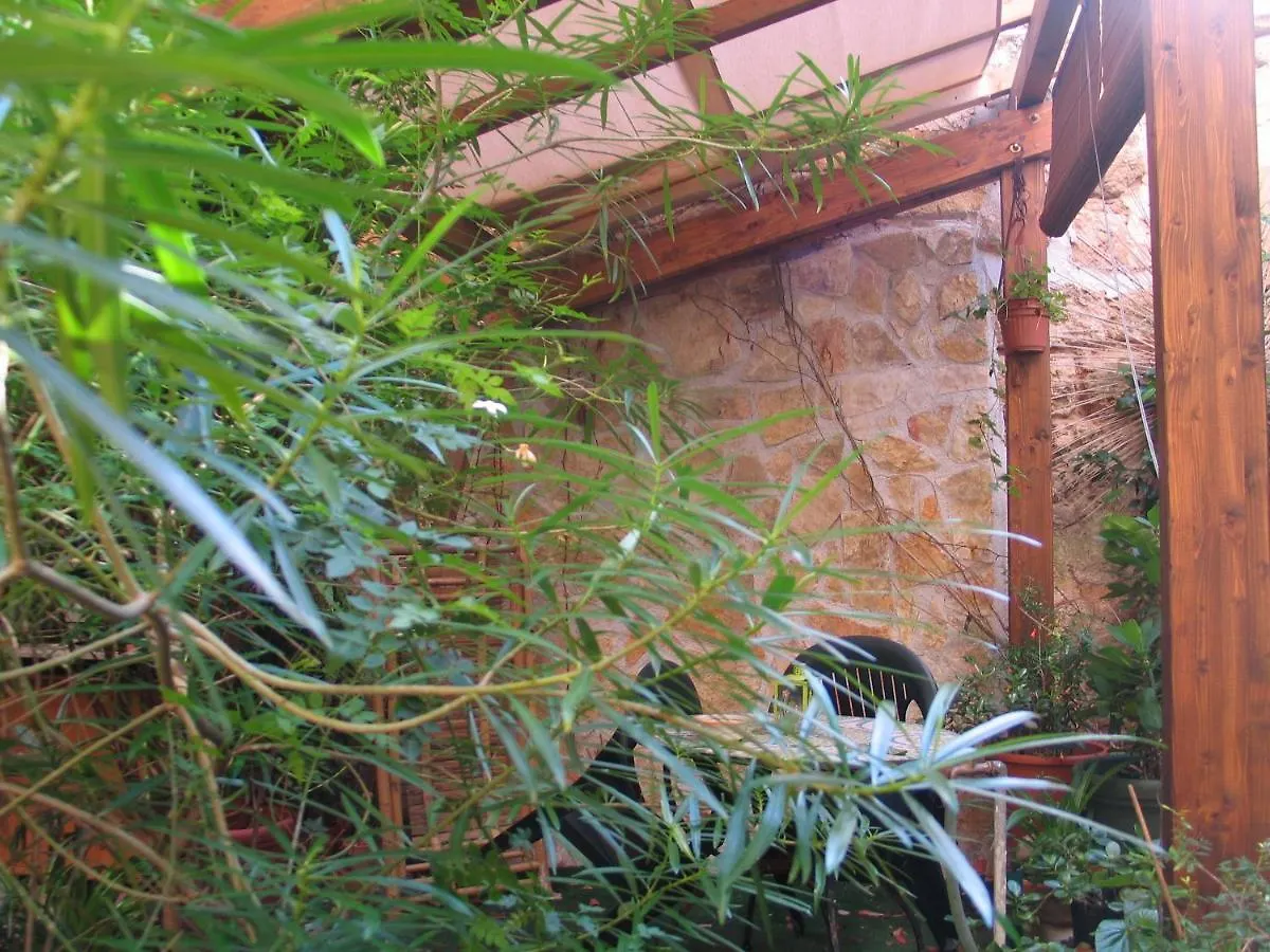 The Garden Bed & Breakfast Sferracavallo